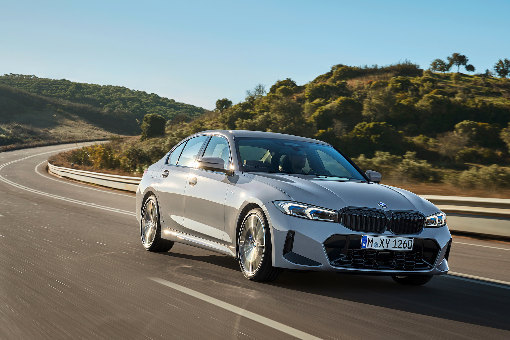 BMW izziņo jaunos 3. sērijas Sedan un Touring automobiļus
