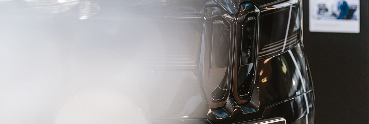 BMW iX3 testa brauciena pasākums un Dāvida Jāņa Baumaņa darbu atklāšana BMW autosalonā.