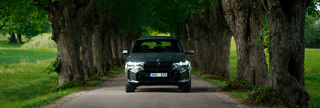 BMW X5 – IKONA, KAS NOSAKA STANDARTUS.